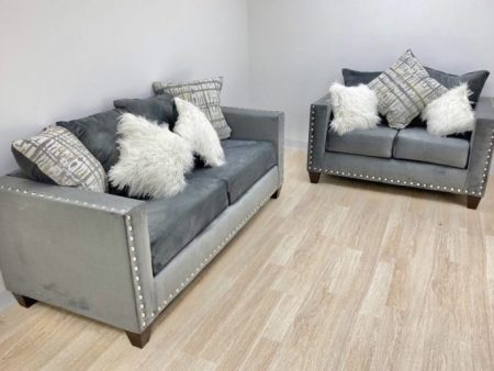 200 Grey Sofa & Loveseat Nailheads For Sale